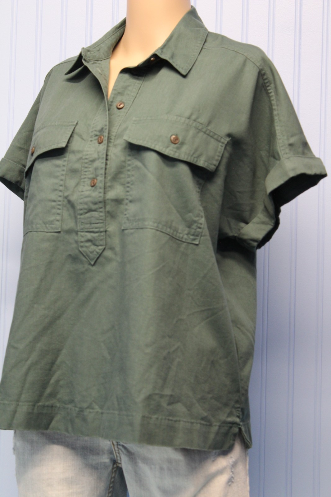 Universal Thread Army green cotton blend sleeveless pullover shirt Small NWT