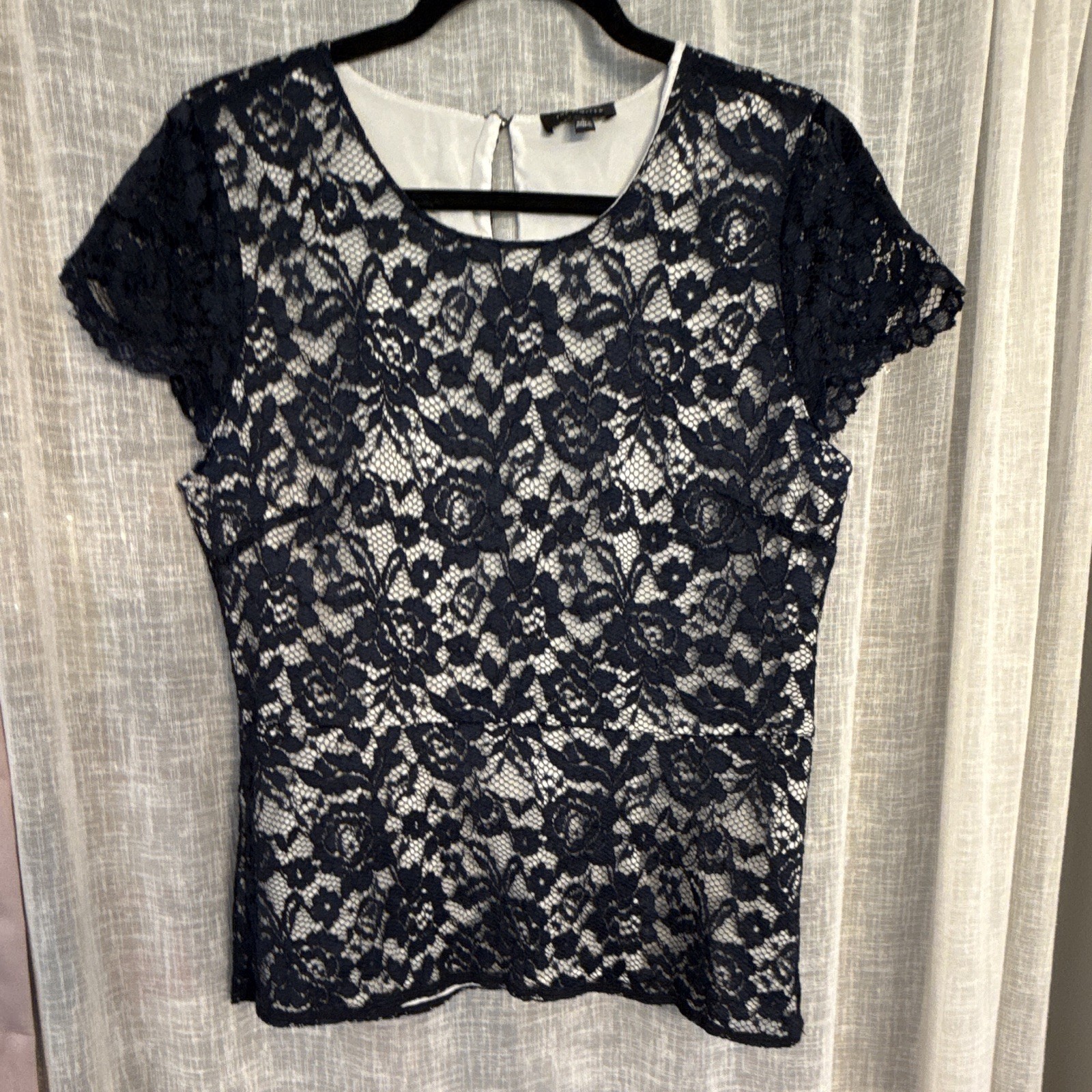 THE LIMITED woman Sz L navy blue floral lace overlay, side zipper blouse