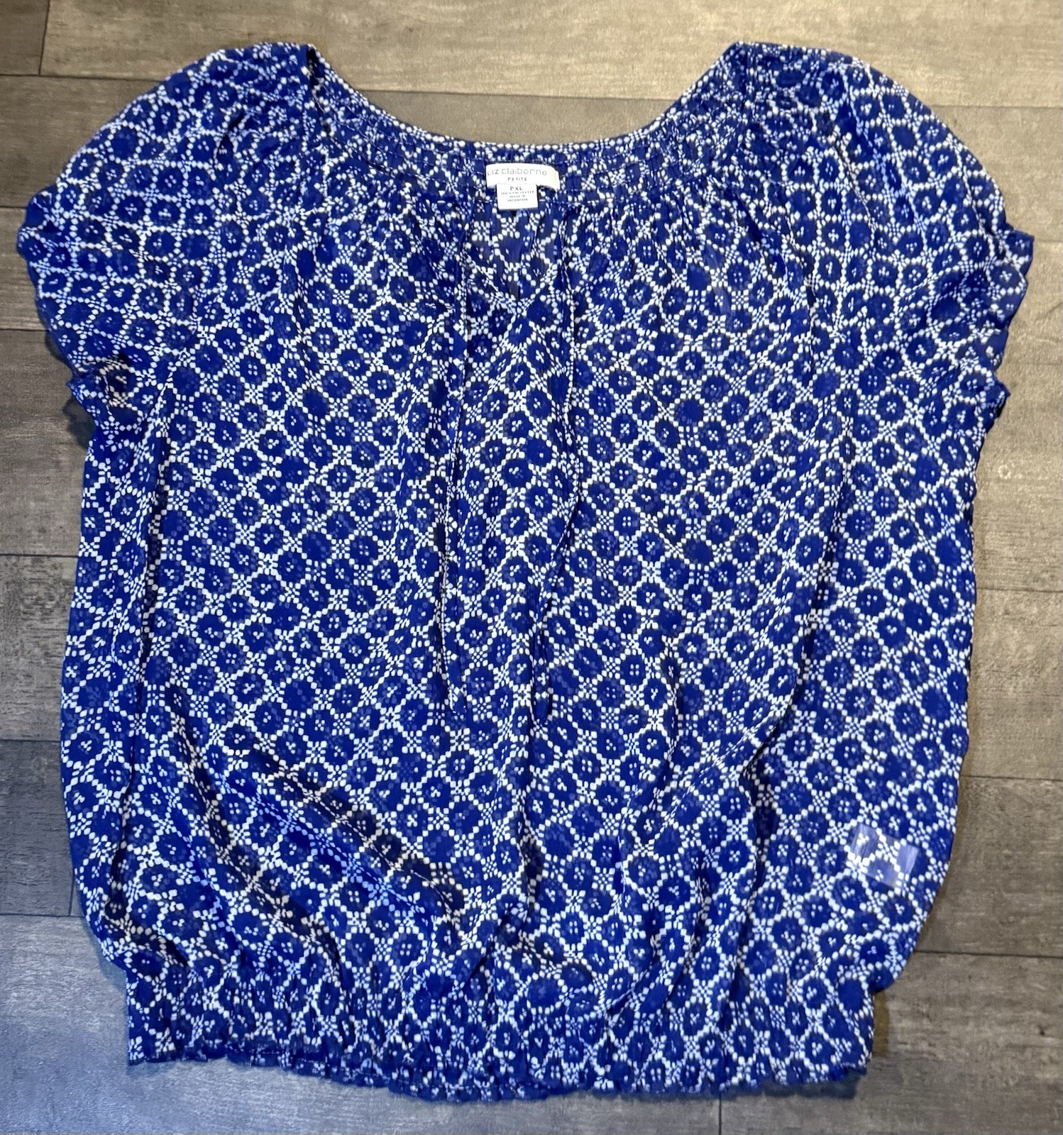 Liz Claiborne Women’s Petite PXL Blue/White Geometric Scoop Neck Chiffon Blouse