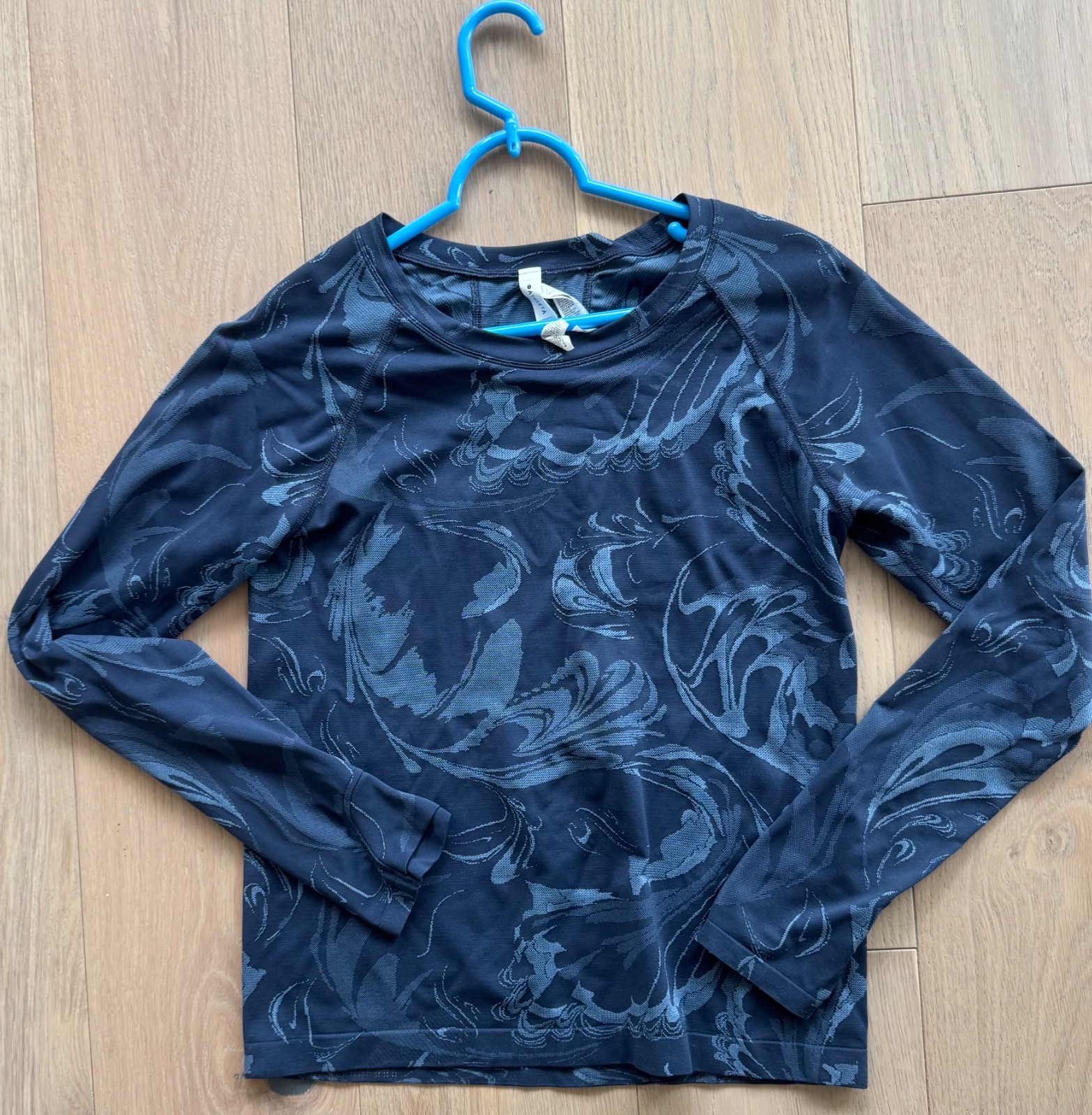 Athleta BlueonBlue Boat Neck Long Sleeve Tee with Thumb Holes Size M~Lightweight