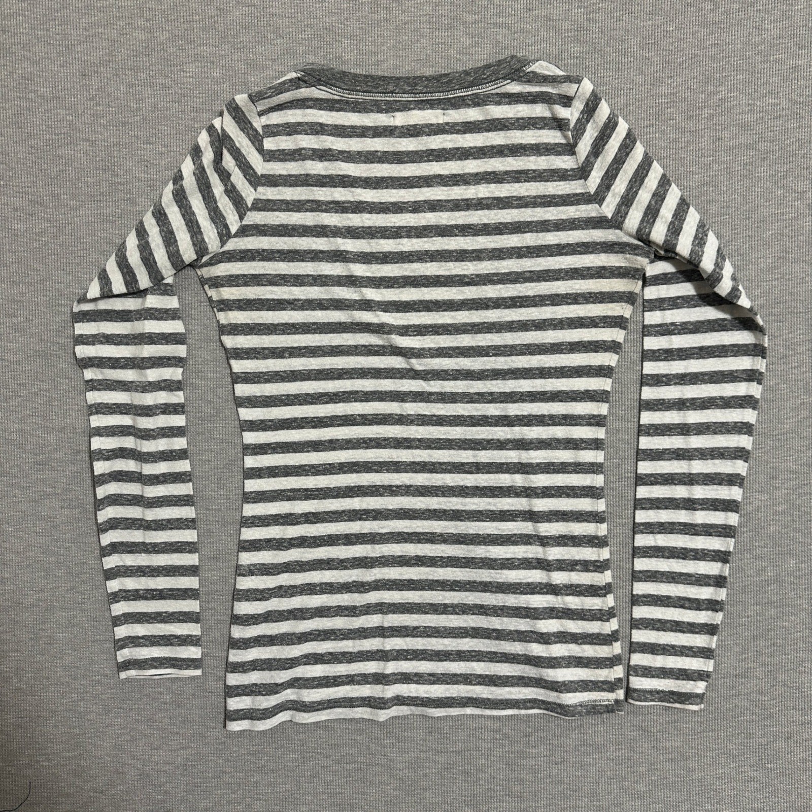 Hollister Striped V-Neck Long Sleeve T-Shirt Slim Fit Gray White Womens Size S