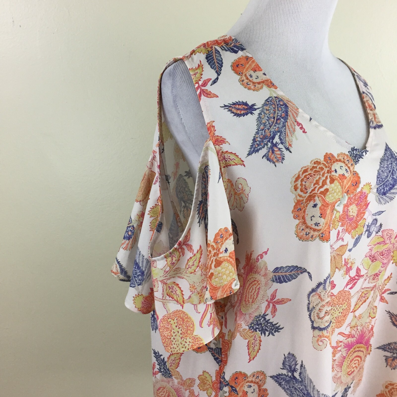 ANTIBES BLANC Womens sz Large White Multi-Color Cold Shoulder Floral Print Shirt