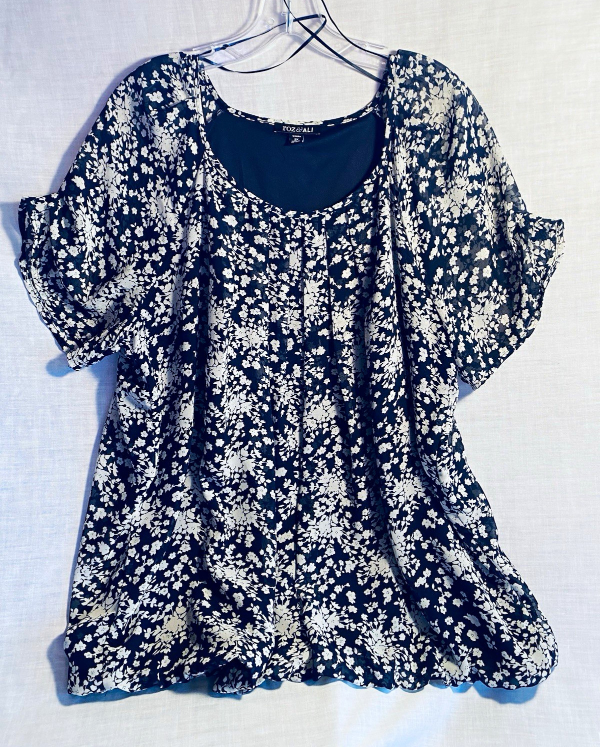 Roz & Ali Women’s Plus 2X Navy Blue/Light BeigeFloral Chiffon Puff Sleeve Blouse