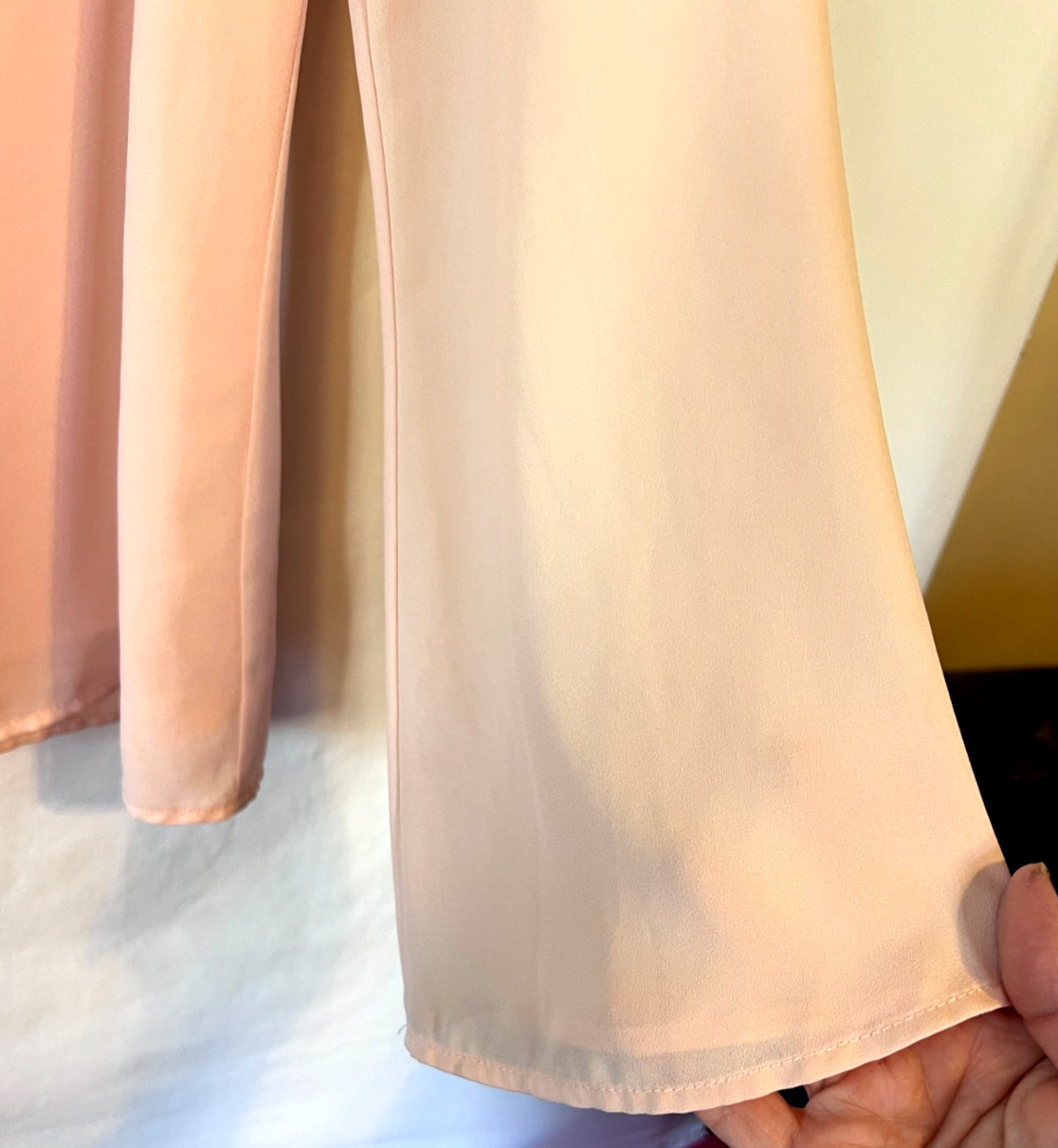 Versona ladies Pale Pink Blouse with long flutter sleeves Size Large