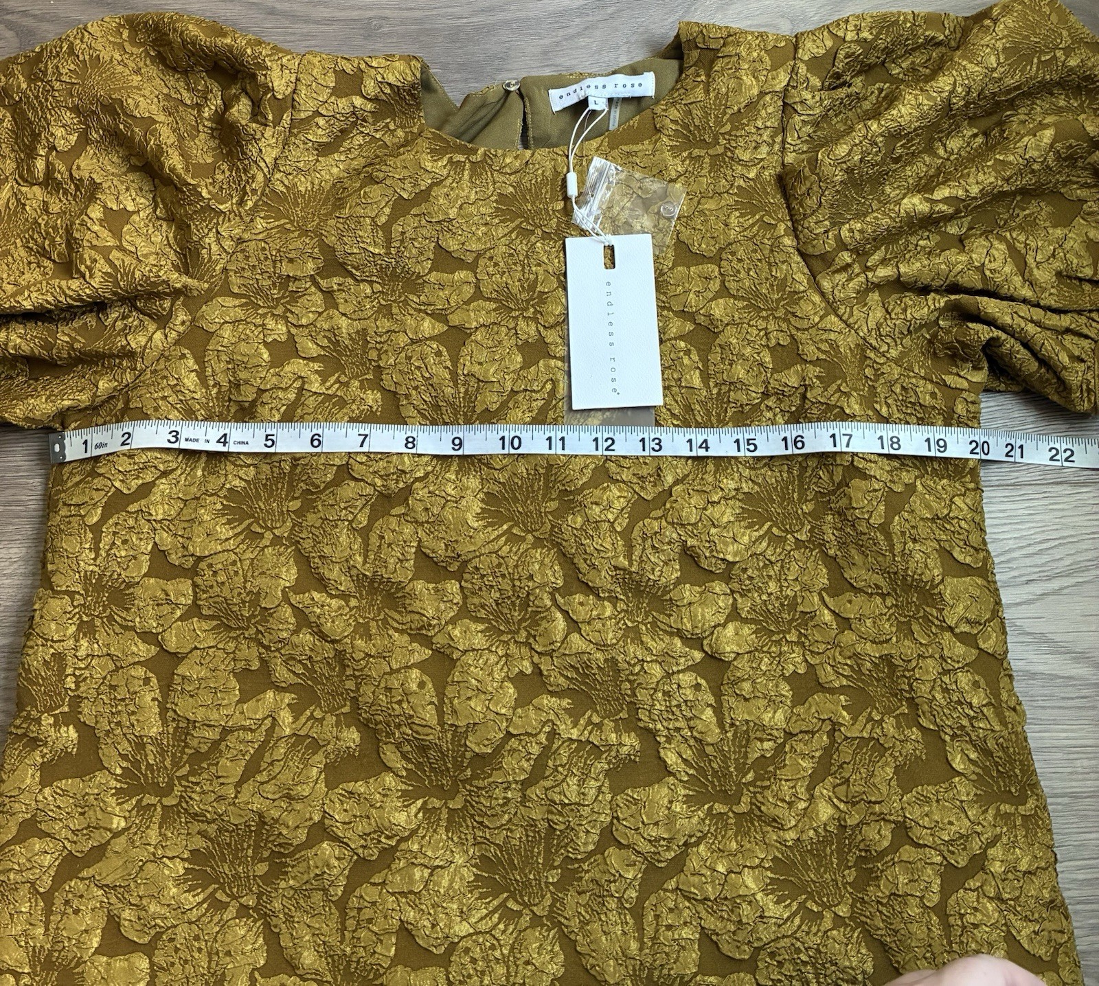 NWT Endless Rose Anthropologie Gold Floral Jacquard Puff Short Sleeve Blouse L