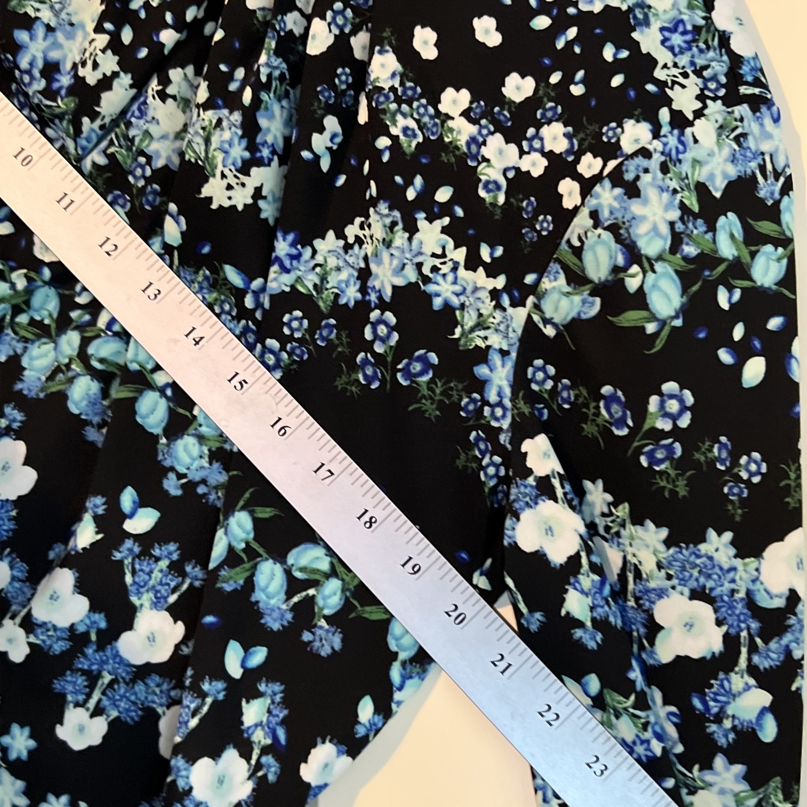 Worthington Blouse Medium M Black Blue Floral 3/4Sleeve Pleated Blouse Top Shirt