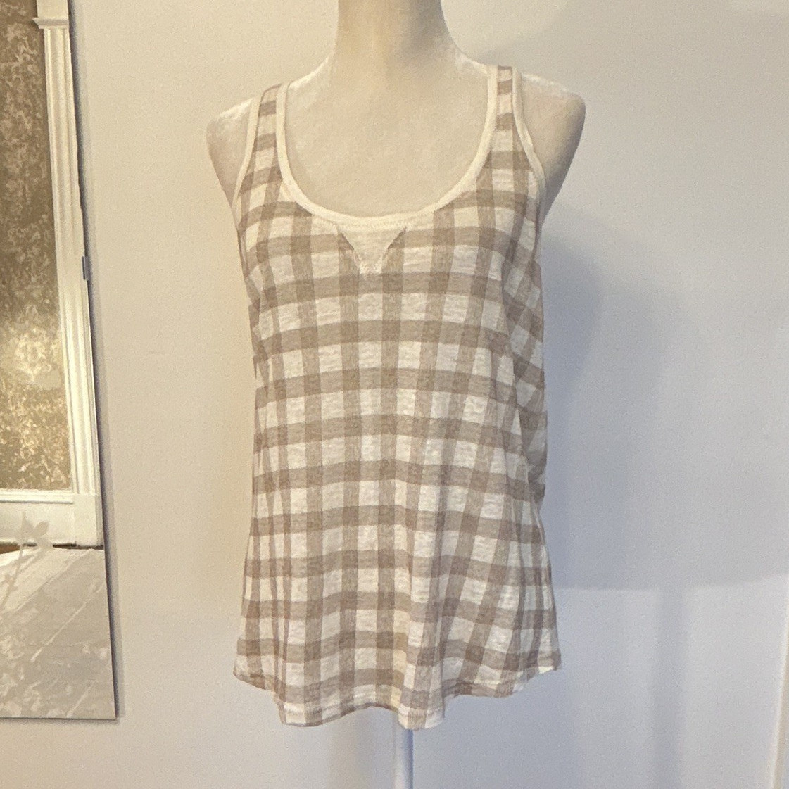 Hi-Line Beige/White Gingham Knit V-Neck Sleeveless Tank Top linen L
