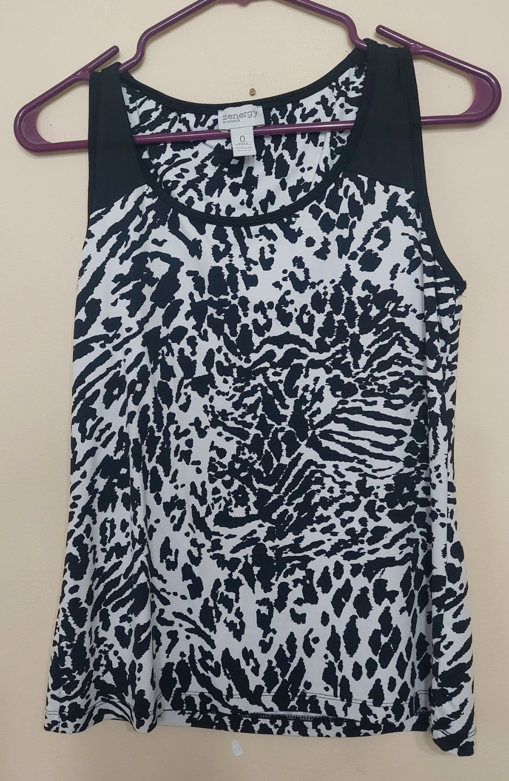 8 11 Chico’s Zenergy Small Black White Animal Print Tank Top Sleeveless