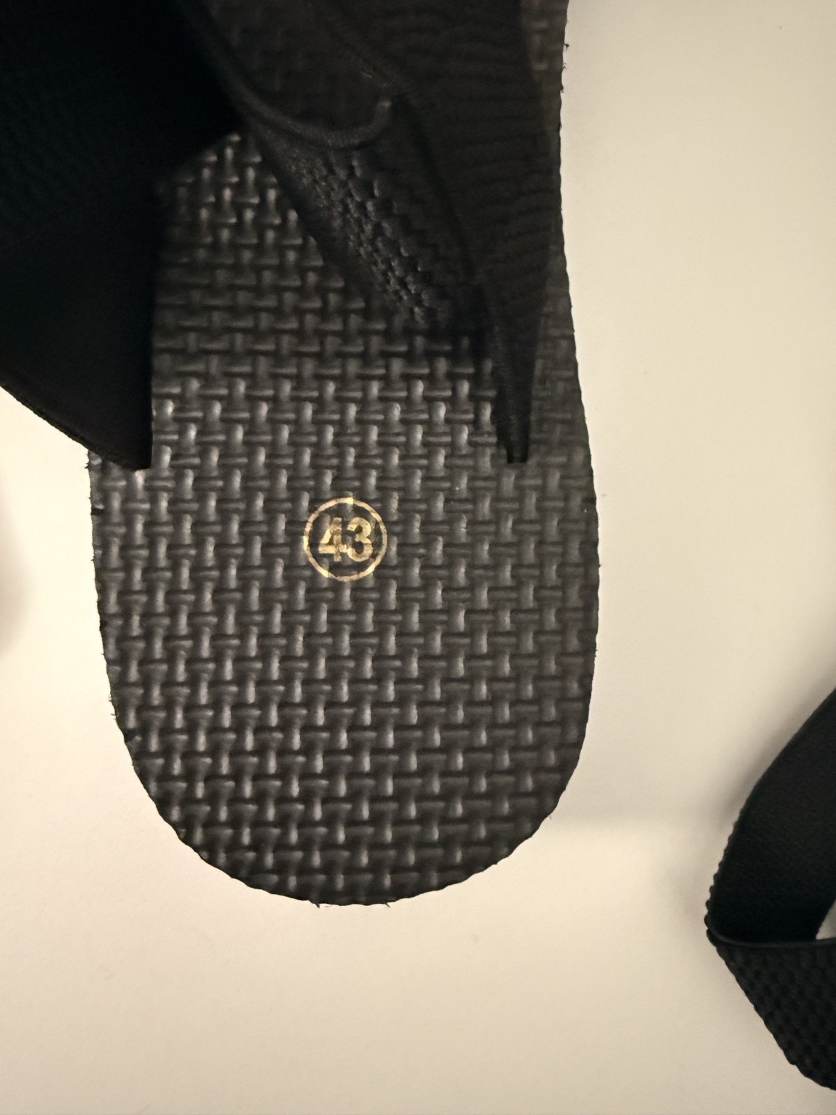 Simple and casual black flat wedge sandals