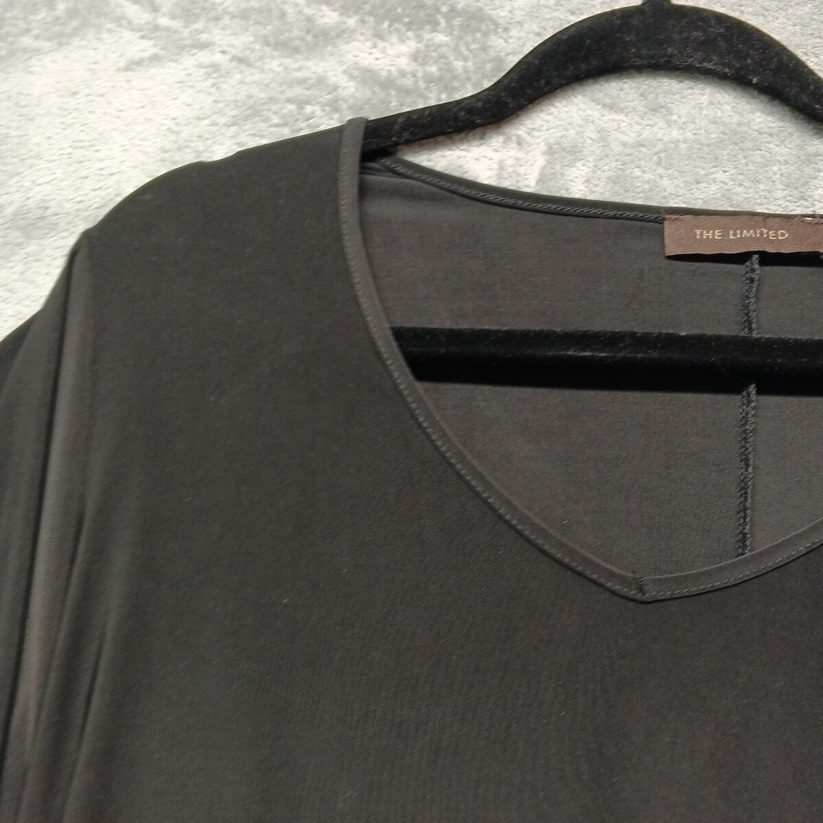 THE LIMITED Women Blouse Knit Smocked Black V-neck Flutter Sleeve XS(0-2)