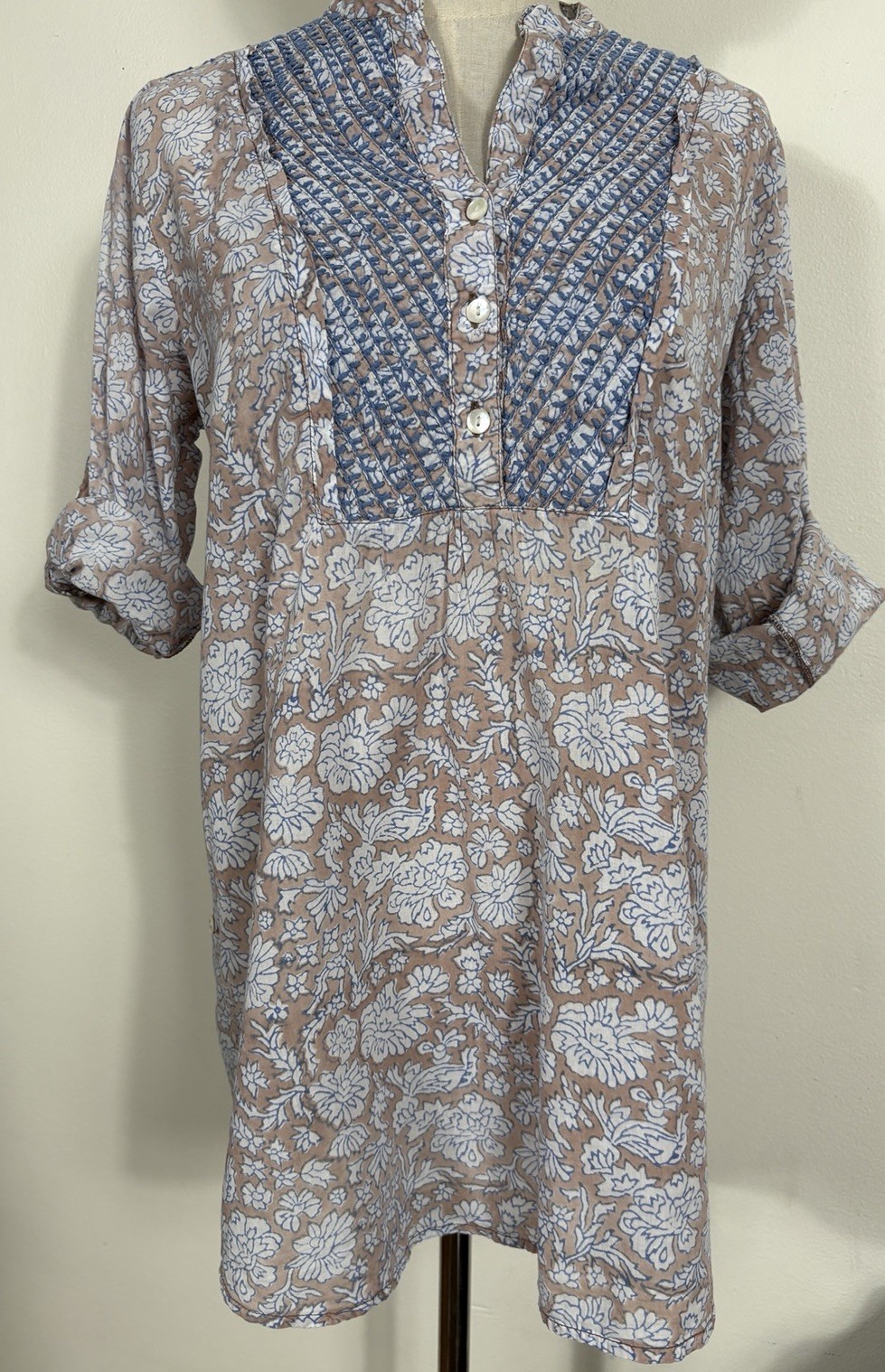 Roller Rabbit Womens Tunic Top Small Tan Blue Floral Cotton Roll Tab Sleeve