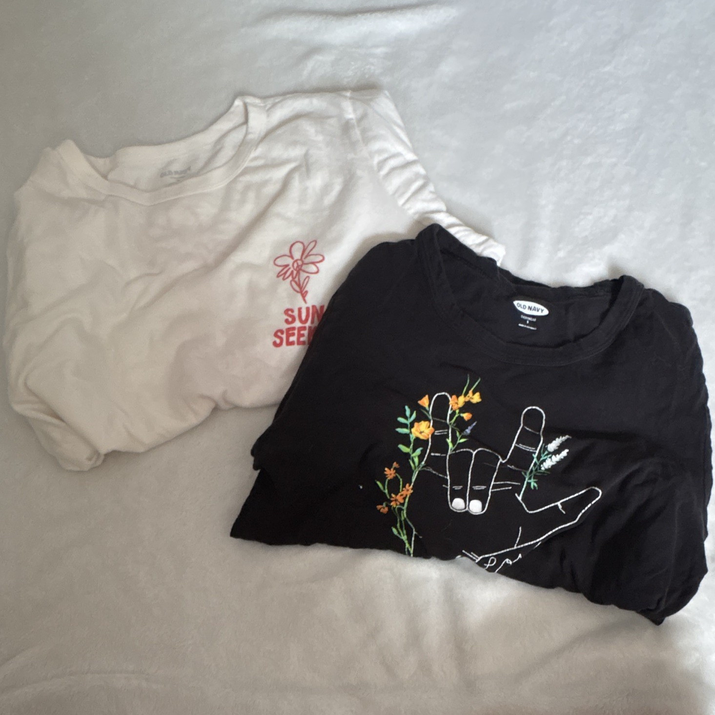 Old Navy Girls Size 8 Lot of 2 Cotton Graphic T-Shirts Black/White
