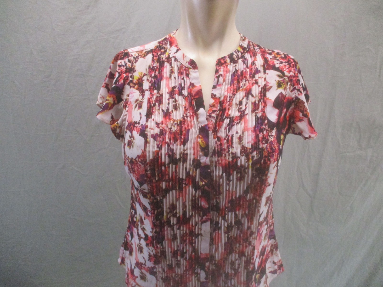 Covington Size M Womens Multicolor Floral Short Sleeve V Neck Buttons Blouse 551