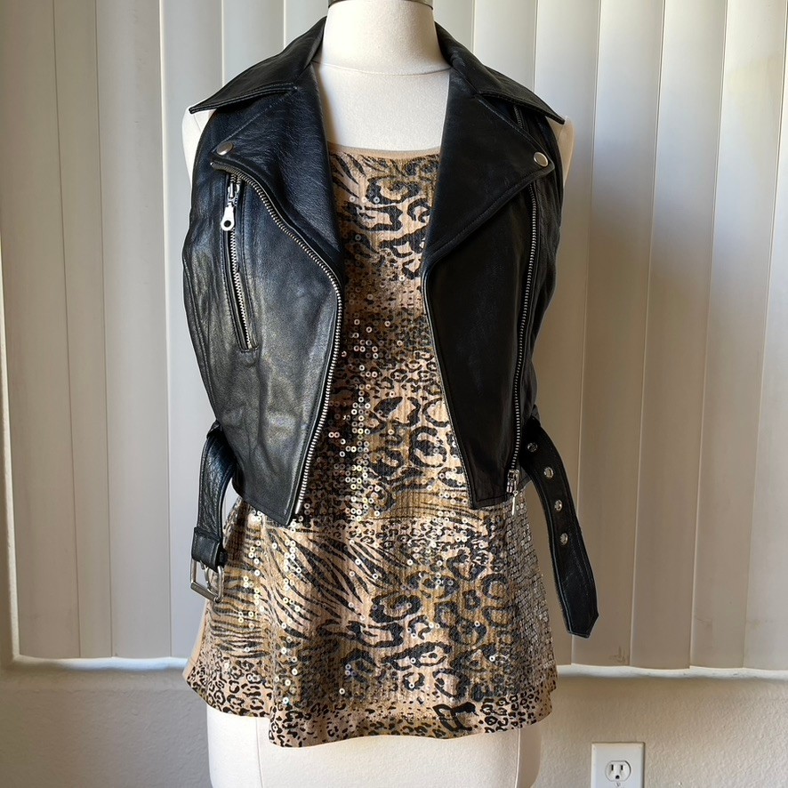 Size 1/M Zenergy by Chico’s Animal Print Beaded Pullover Tank Tee In excellent