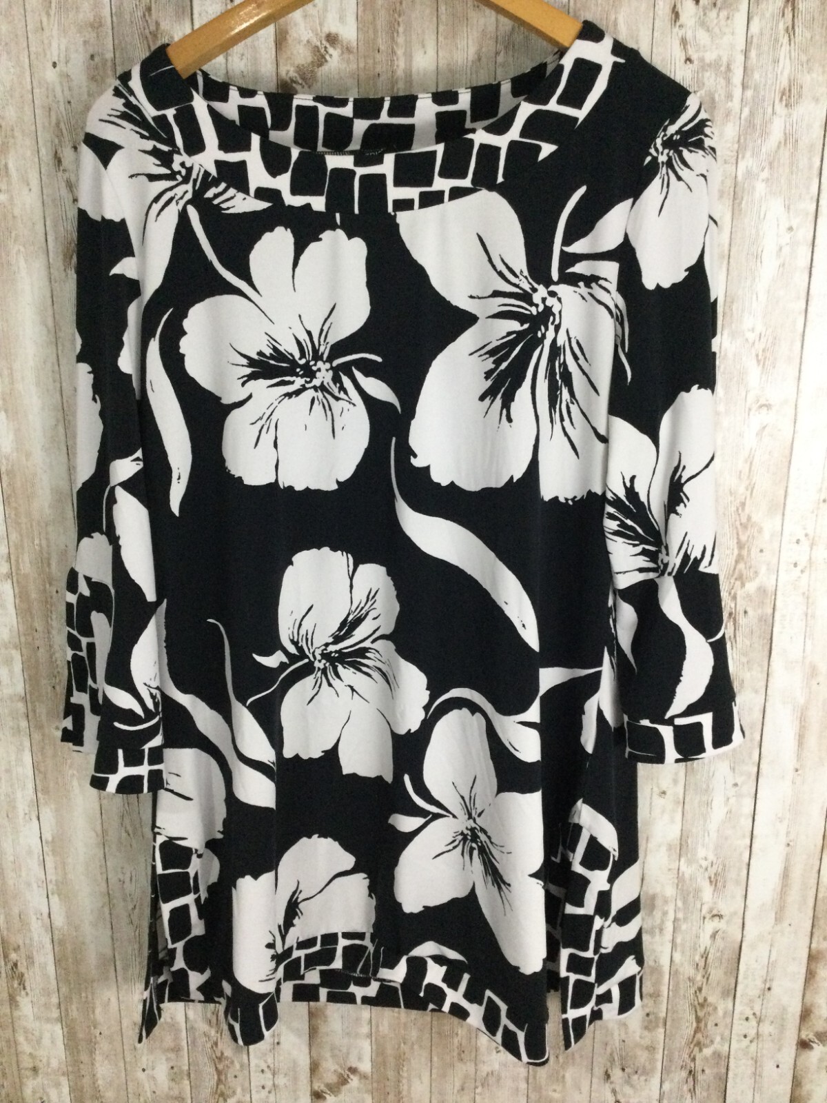 Tribal Women Easy Care Stretch Black White Tunic 3/4 Sleeve L Big Floral NICE