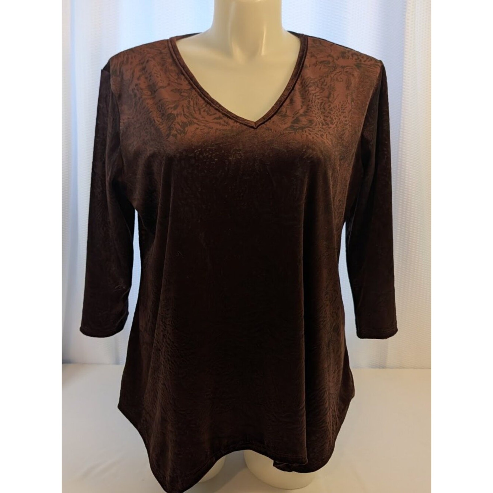 Top 1X Brown V-Neck Floral Embossed Velvet Plus Size Forgotten Grace Tee Shirt