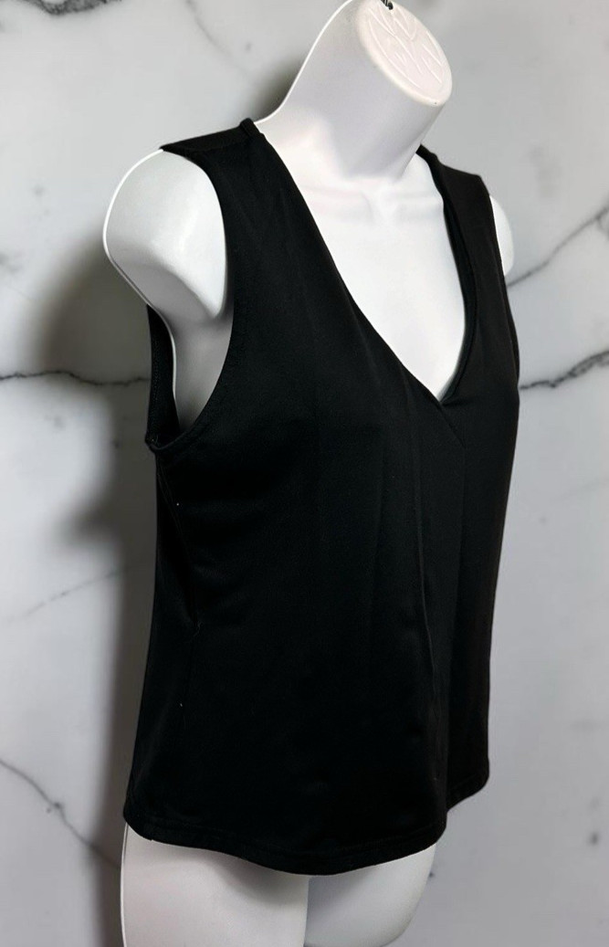 Linda Leal Black Cami V-Neck Top Sz Large Stretch Sleeveless Blouse Layering