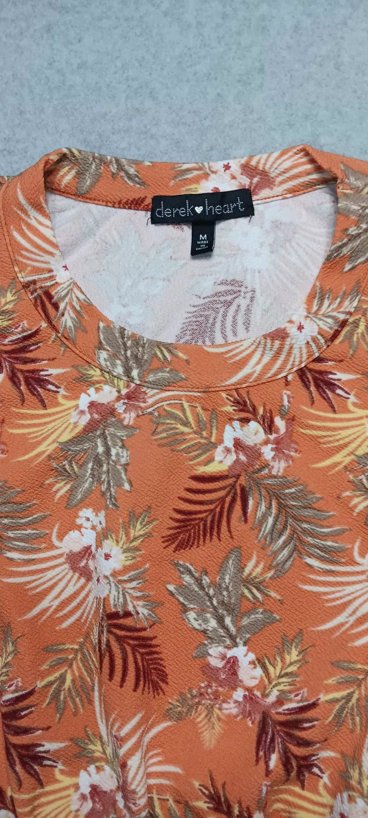 Derek Heart Women’s Tank Top Crop Top Size Medium Orange Floral Cinged Bottom