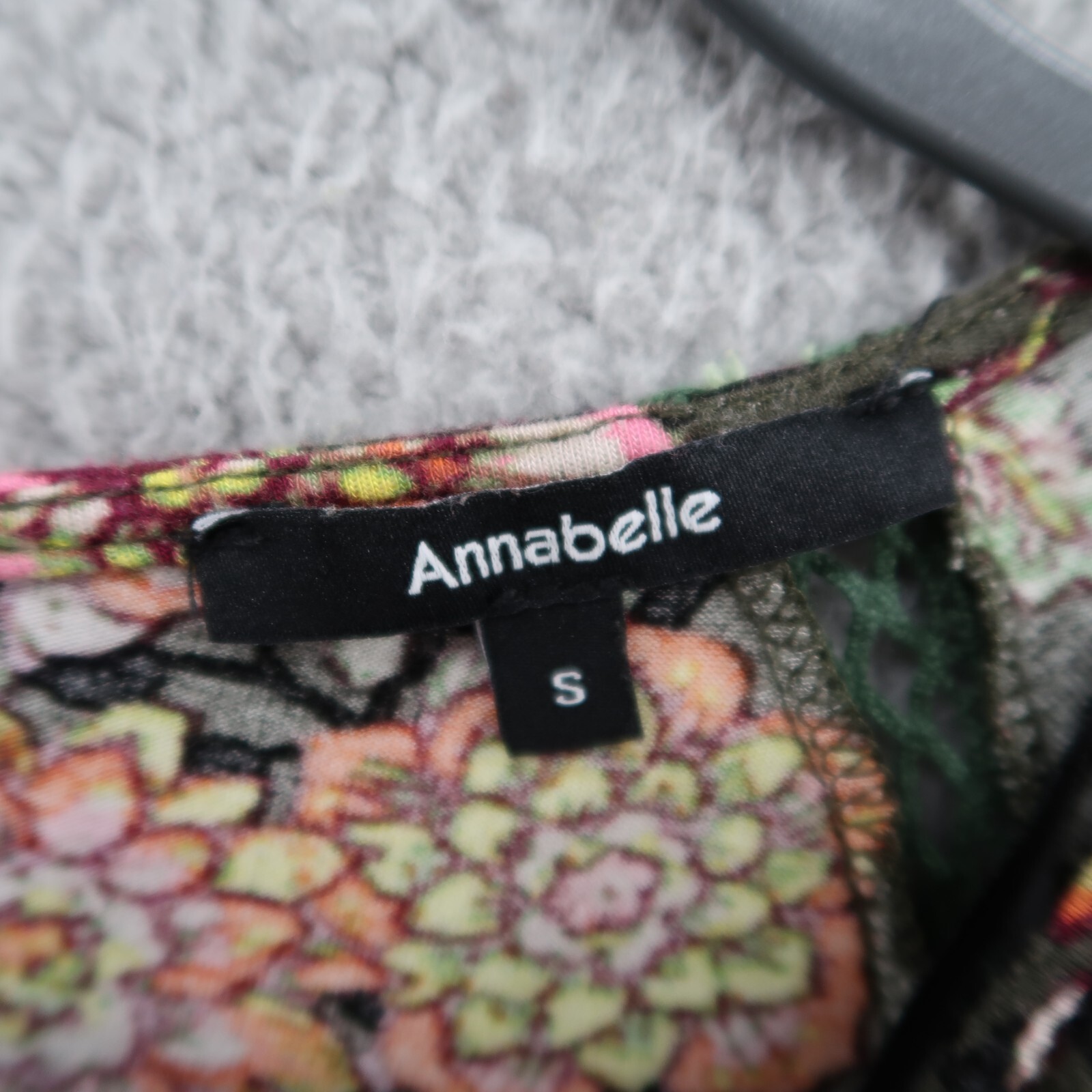 Annabelle Top Womens Small Floral Pattern Stretch Flare Sleeve Soft