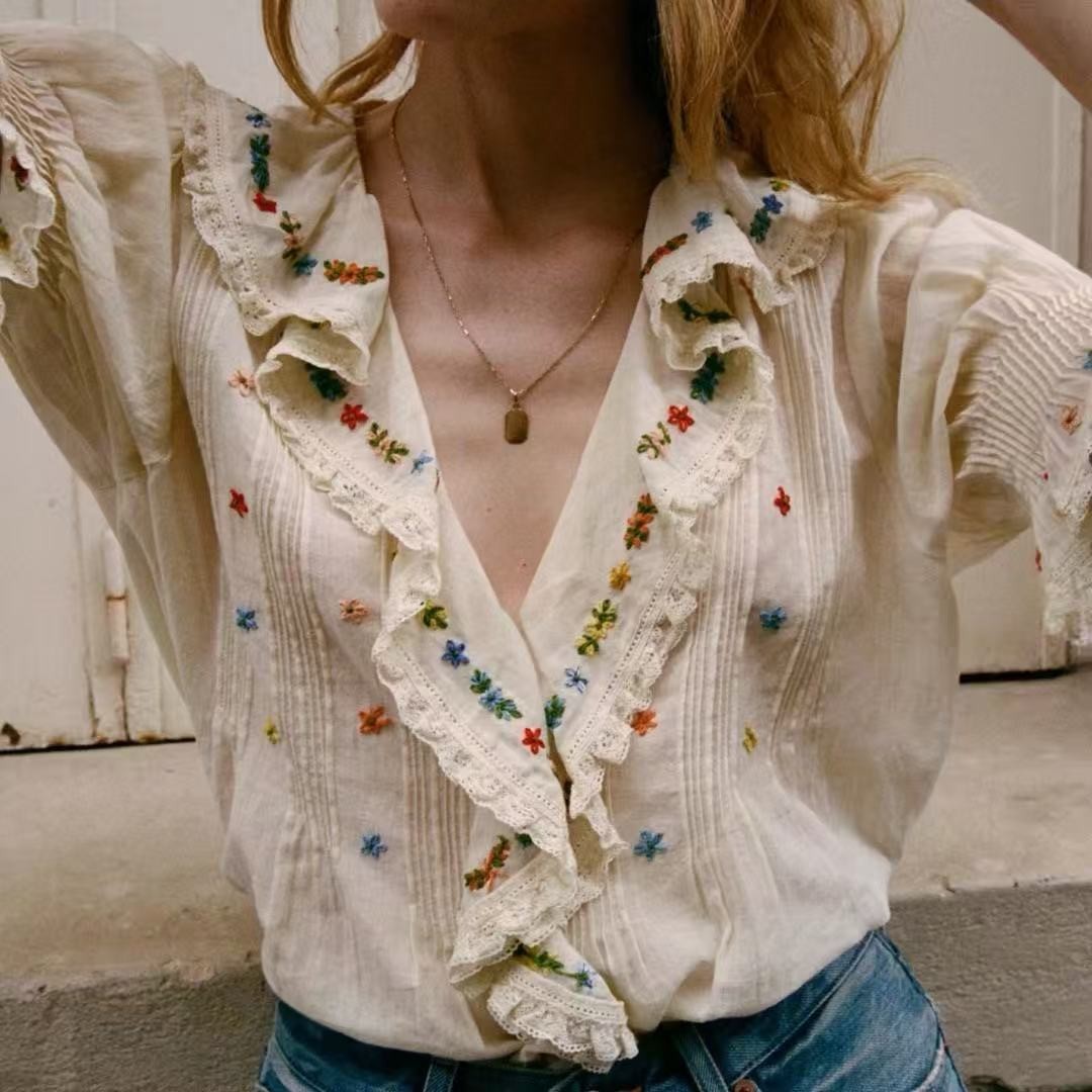 Auth Women’s Doen Collar Embroidered Floral Bubble Sleeve Top