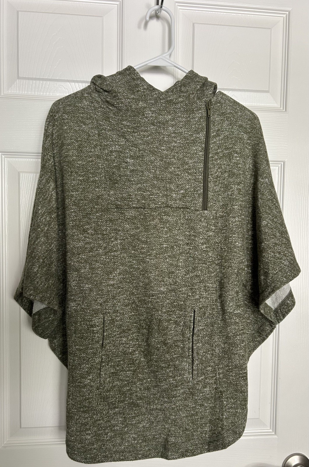 Simply Noelle Women’s Top Small Medium Hooded Poncho Pullover Sage