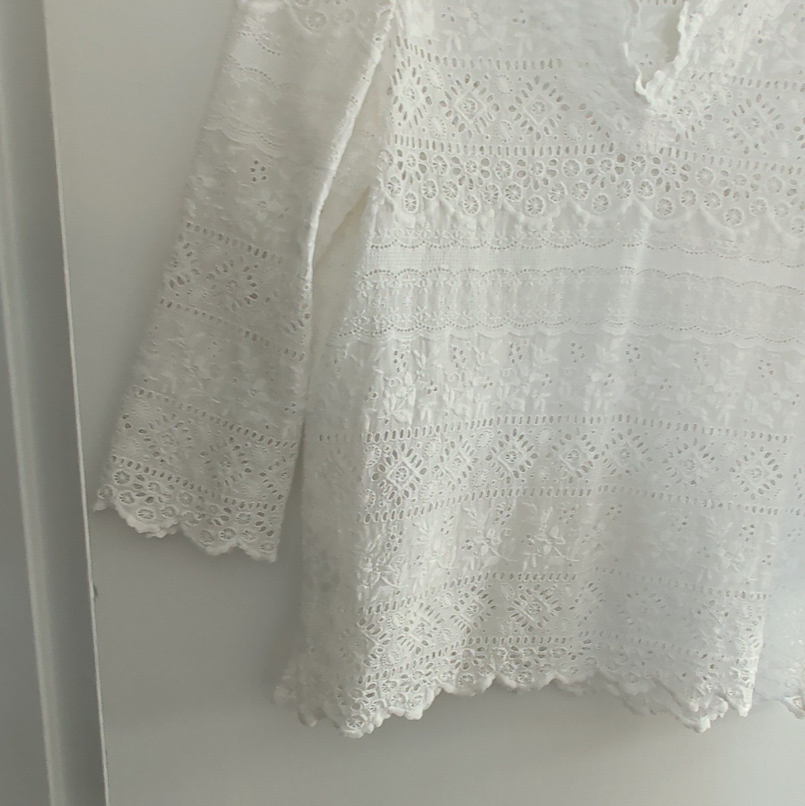 Gerard Darel Women’s 42 White Eyelet Lace Scalloped V-Neck 3/4 Sleeve Blouse