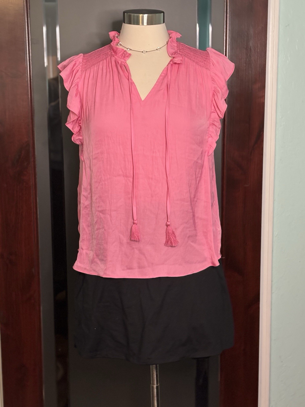 Cupcakes & Cashmere BEAUTIFUL Pink Ruffle Sleeve SOFT Blouse Tasseled Size Small