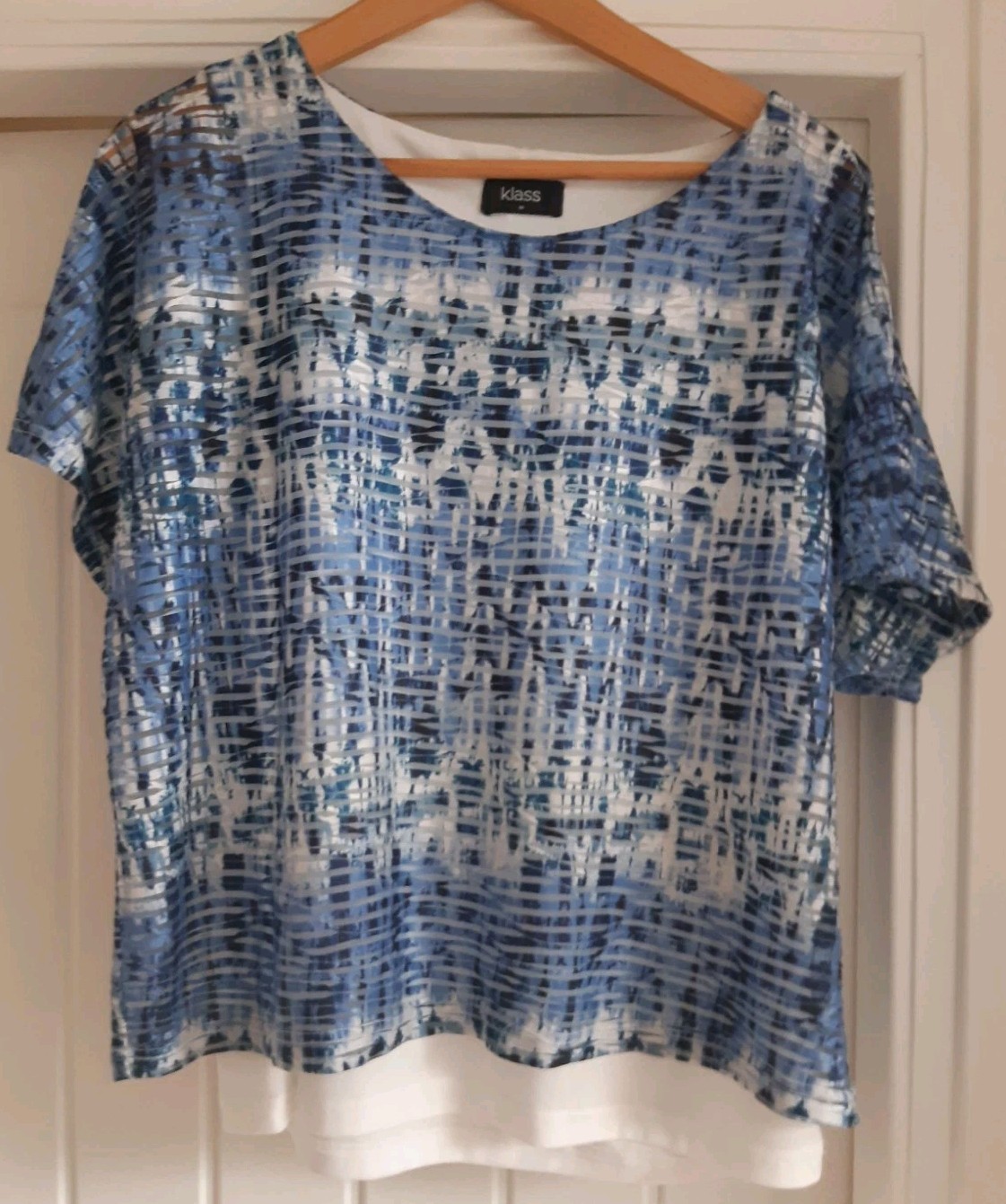 Klass blue/white pattern layered tunic top size UK M No necklace. VGC