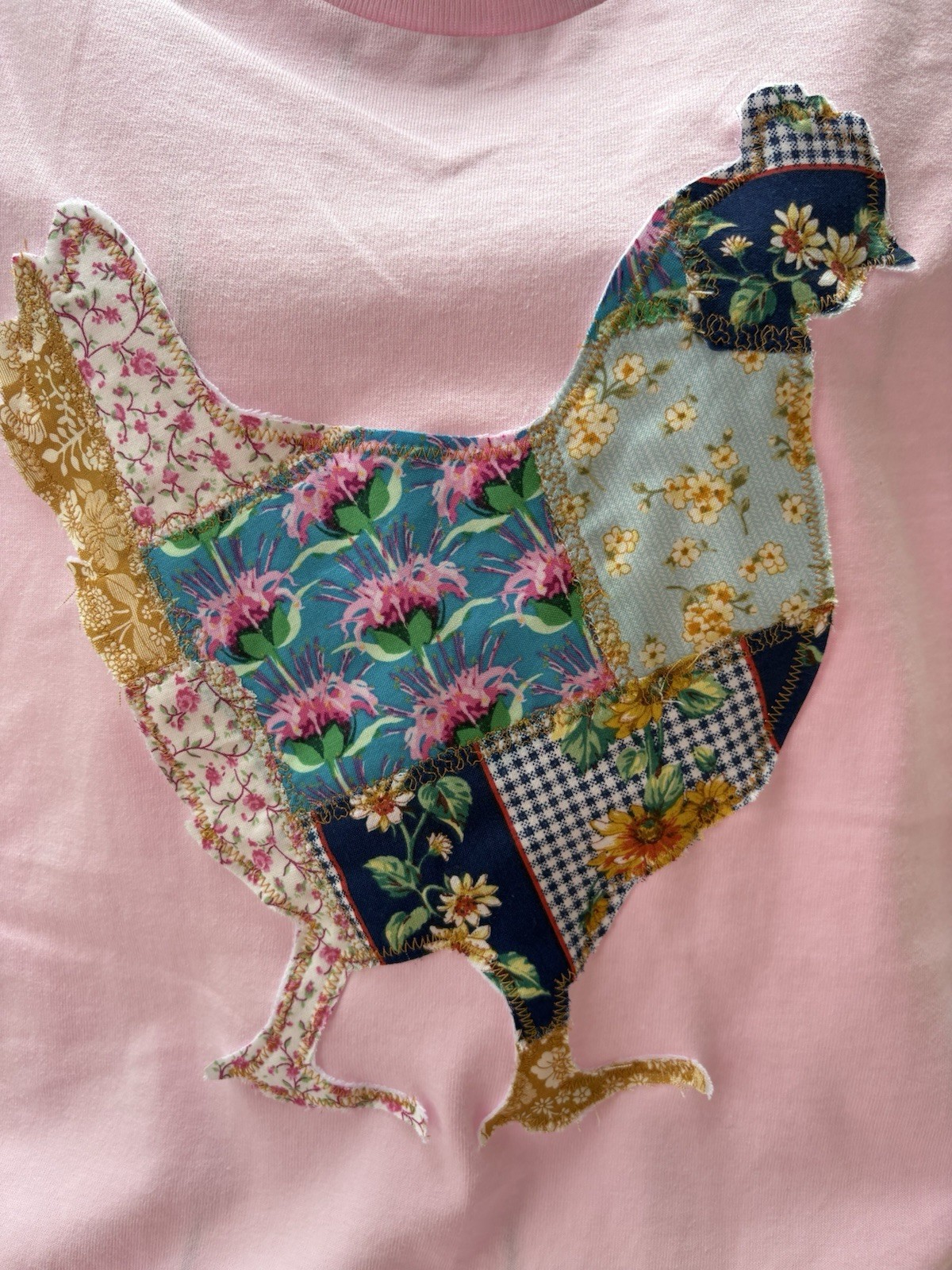 Handmade Quilted Chicken Appliqué Pink Size Medium Tshirt