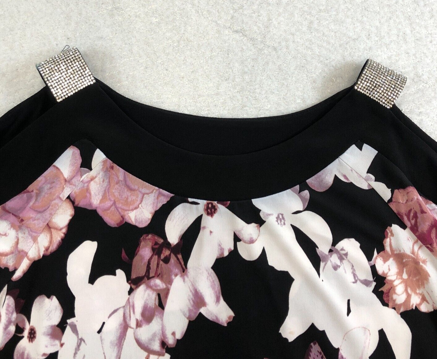 Diana Belle Womens Top Sz M Black Floral Stretch Cold Shoulder Round Neck