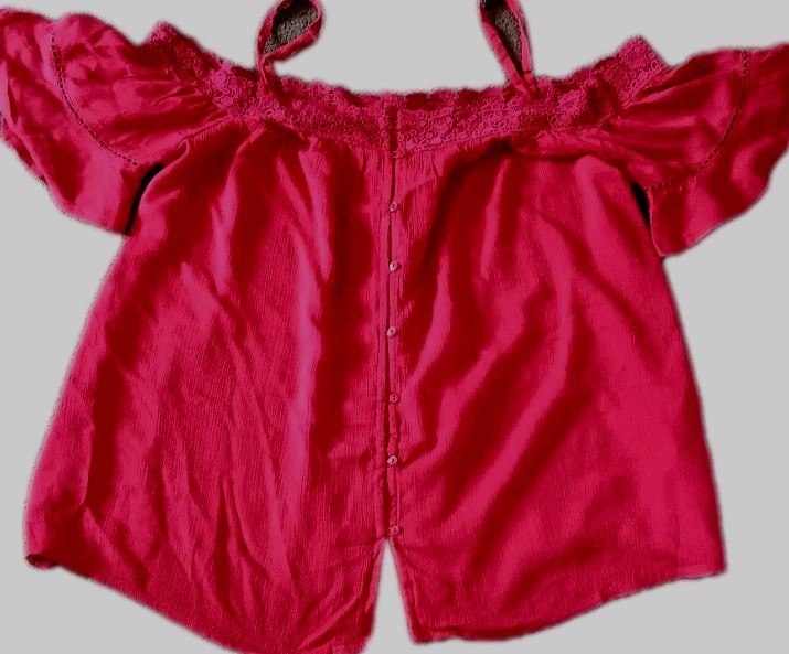 Ladies Red Crocheted Adjustable Straps Cold Shoulder Button Up Top Size 16