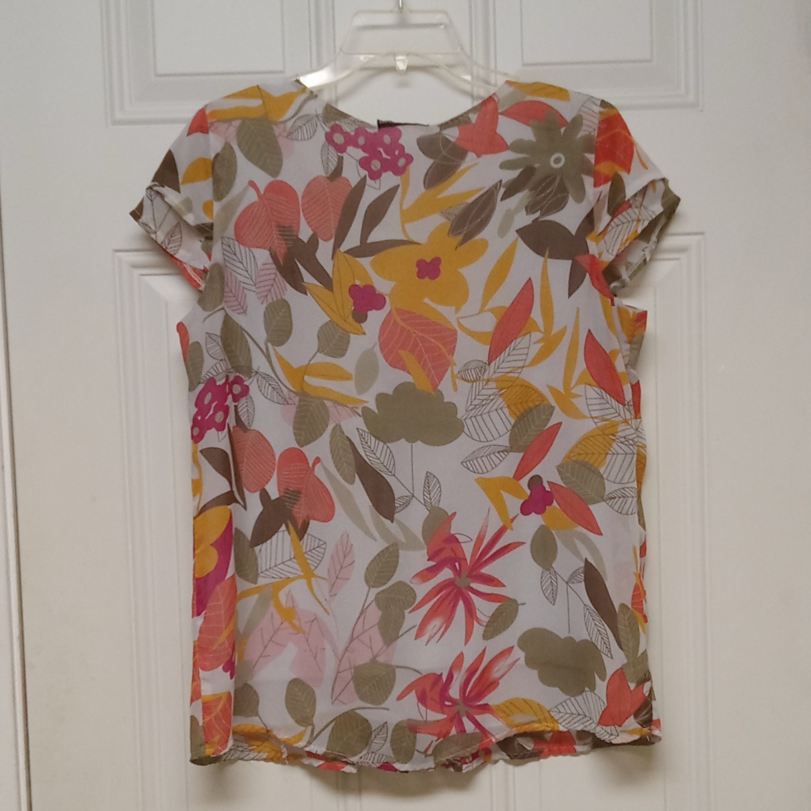 Petite Sophisticate Women’s L/XL Multicolor Floral Chiffon Pleated Scoop Blouse