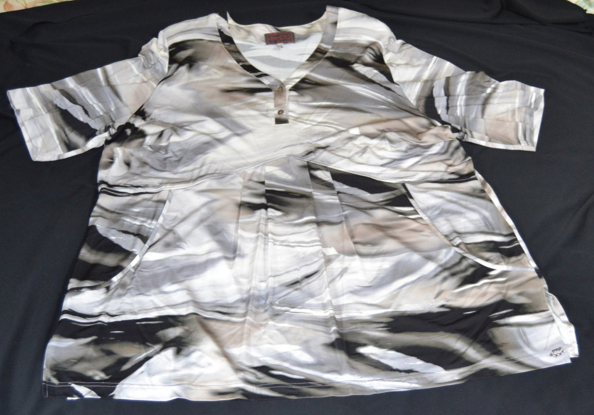 Size 52: tunic Sempre Piu by Chalou gray and white, festive chiffon style