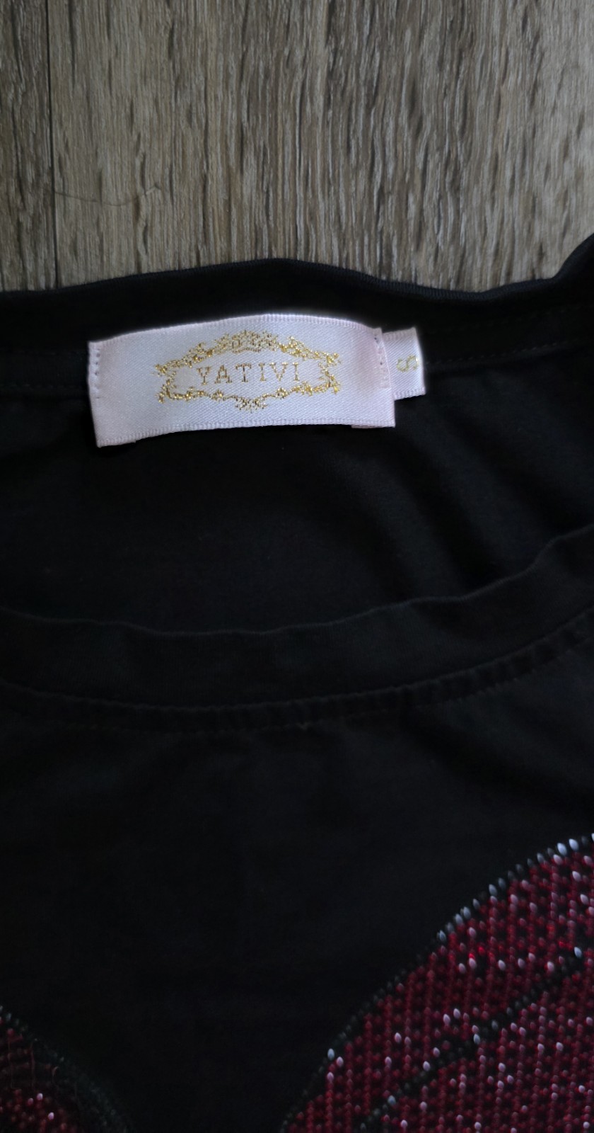 Women’s Black T-Shirt Rhinestone Daisy Duck Bling Graphic Gold Sleeve