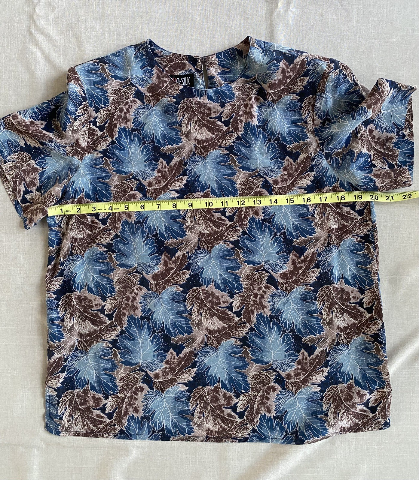 Vintage Quo-Silk 100% Silk Blouse Sz Petite M Fall/Leaf Pattern Shoulder Pads