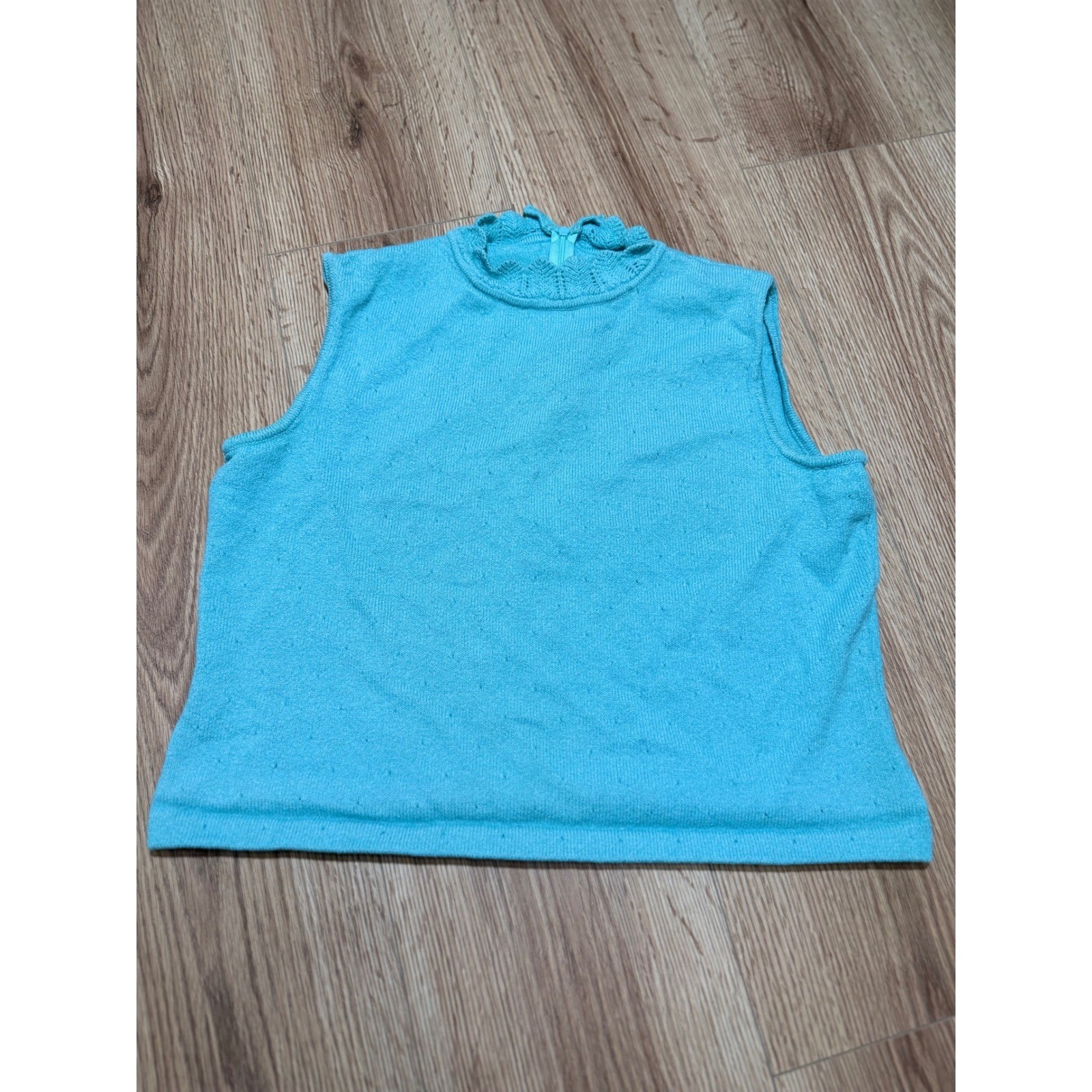 St. John Turquoise Blue Knit Sleeveless Mock Neck Top Scalloped Trim Size S