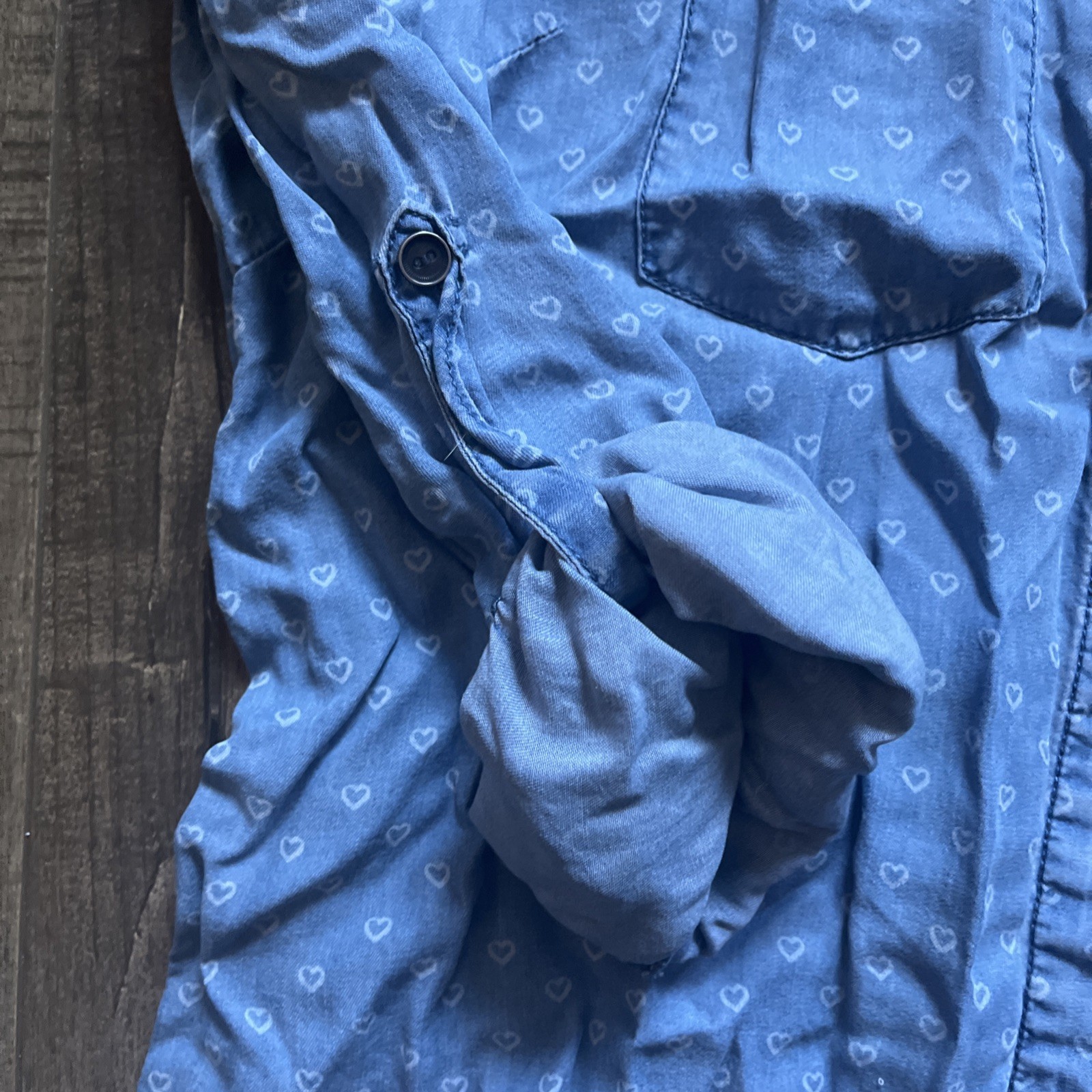 Beach Lunch Lounge Chambray Split Tail Heart Print Size M Roll Tab Sleeve
