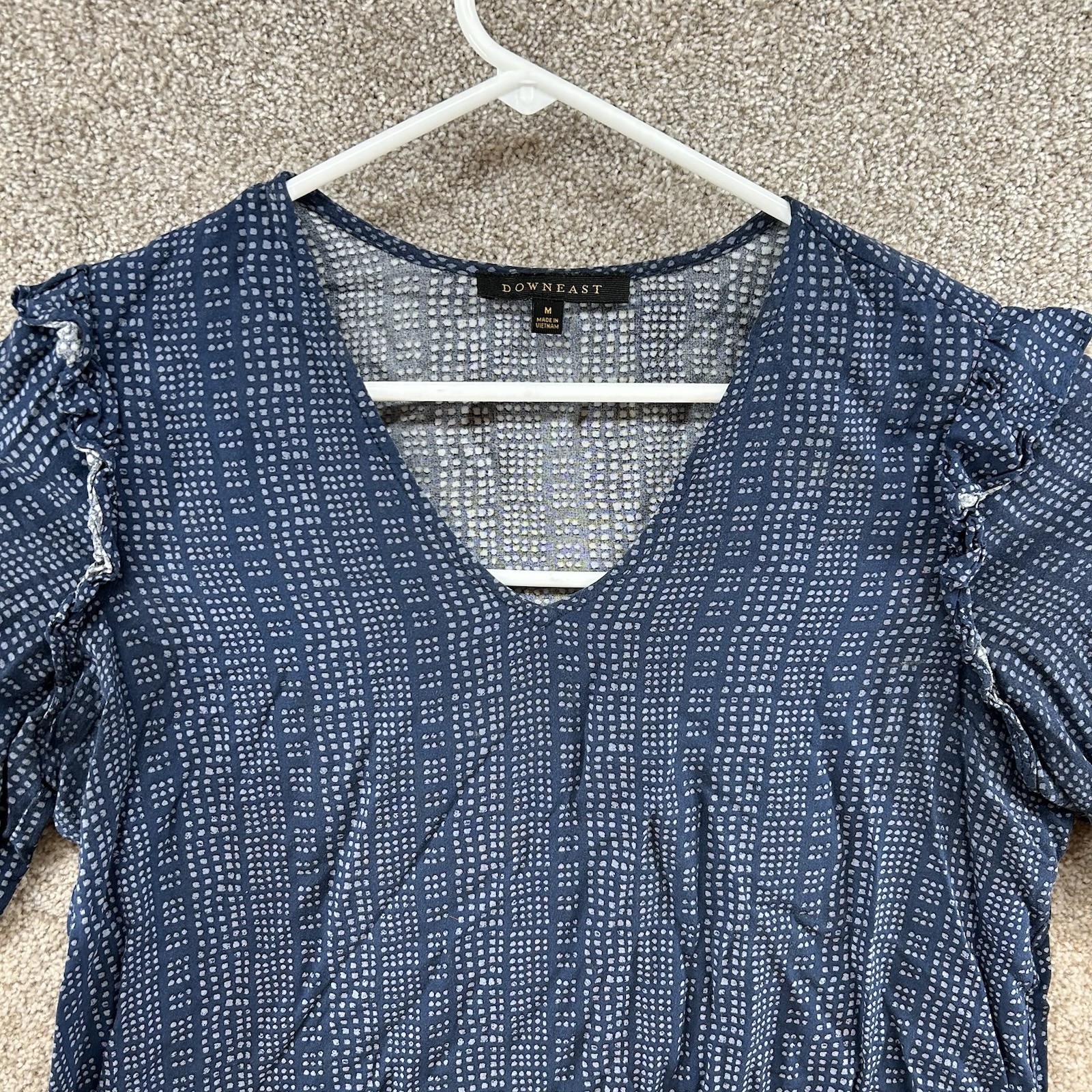 DownEast Women’s Blouse Size Medium Blue Long Sleeve V-Neck Pullover