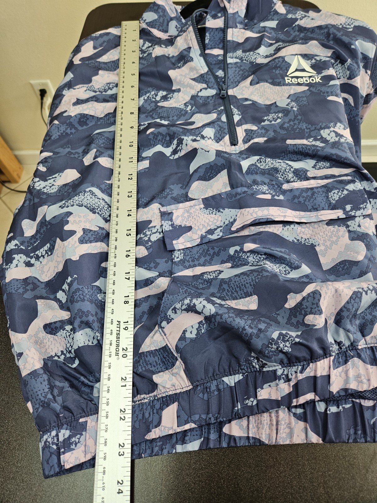 Reebok Camo 1/4 Zip Top Light Jacket Windbreaker Size Medium Women’s