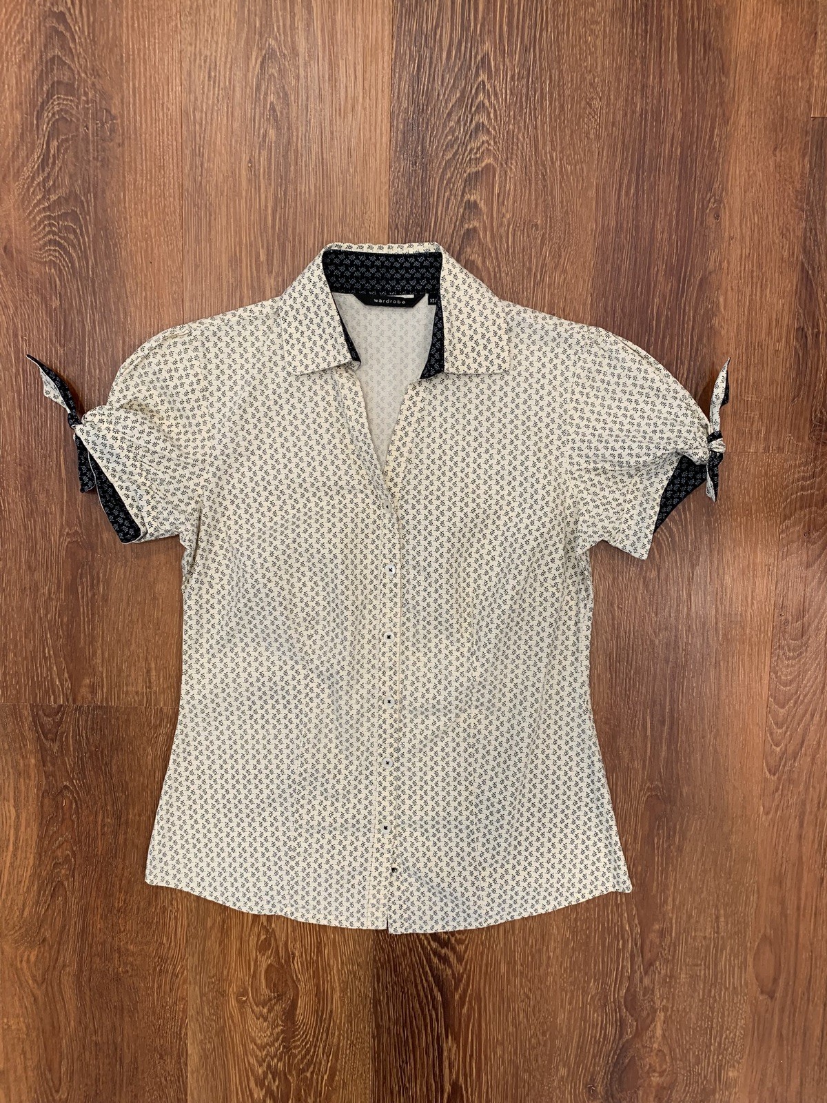 Wardrobe Short Sleeve Top Women’s XS Cream Black EUC 100% Cotton Sleeve Ties