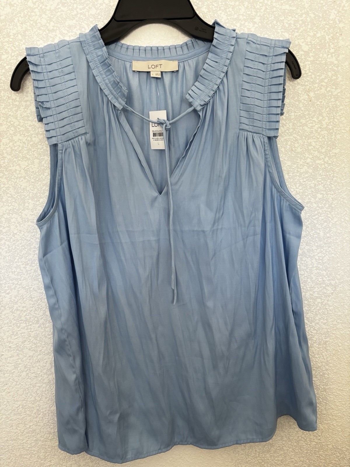 LOFT Light Blue Top Size Large V-Neck Sleeveless Blouse NWT