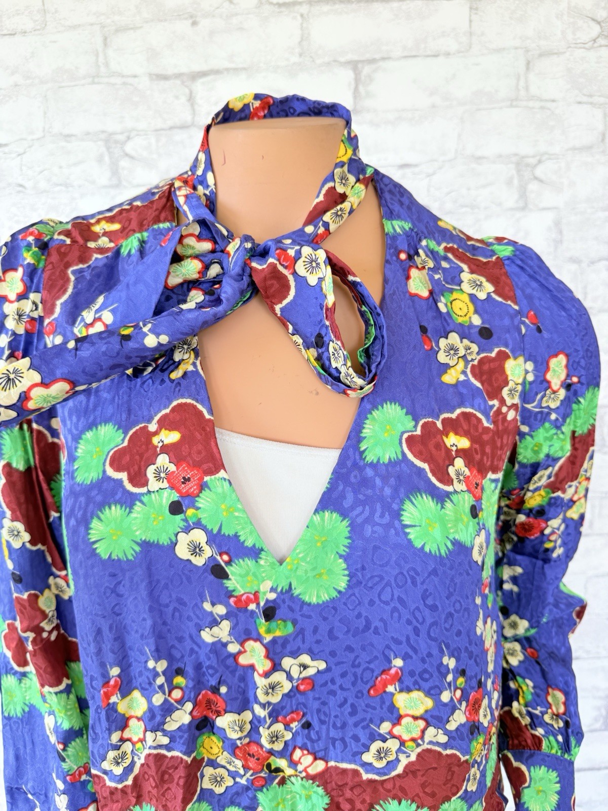RIXO London Ivy Top in Blue Cherry Blossom Print, Silk Tie Neck Blouse Sz Small