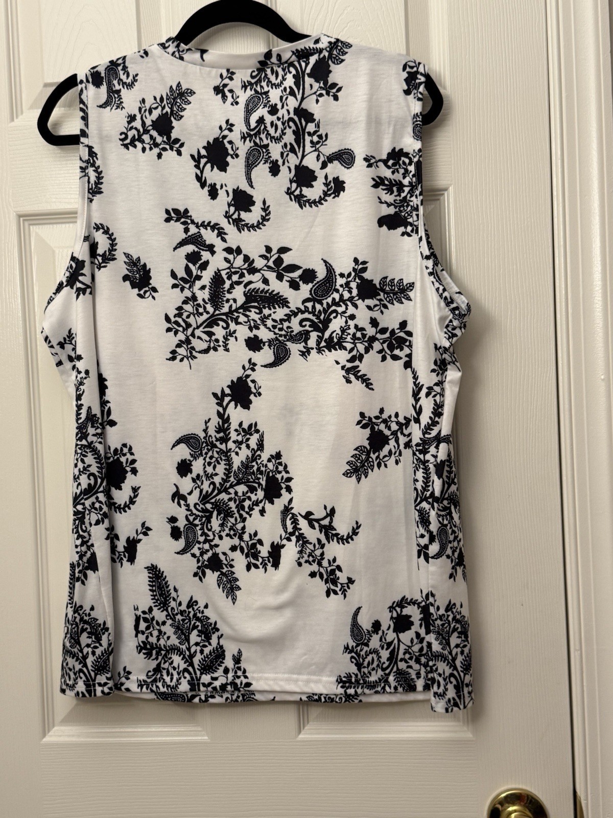 Women’s 2XL White/Black Floral Round Neck Sleeveless Knit Tank Top Pullover