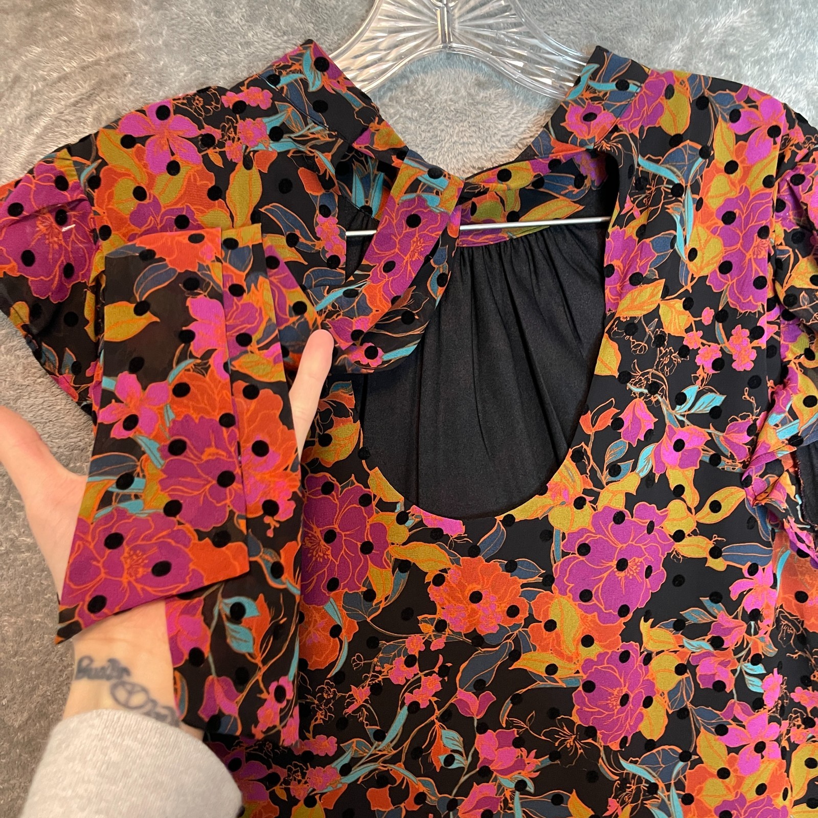 DR2 Women Floral Velvet Clip Dot Flutter Sleeve Tie Back Drapey Office Top M
