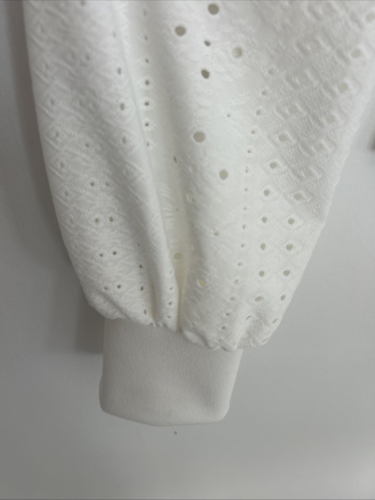 J & R Women’s M White Tie Belt Waist Button Up Collared Crochet Long Sleeves Top
