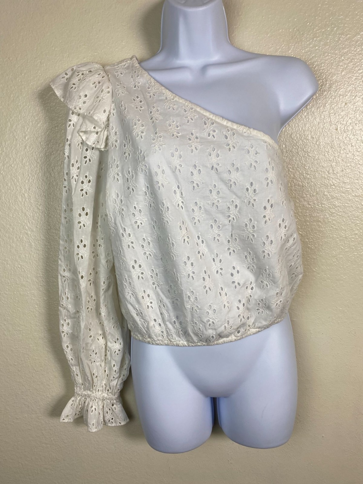 Cami NYC One Shoulder White Eyelet Blouse Top size Small Puff Sleeve Ruffle Cuff