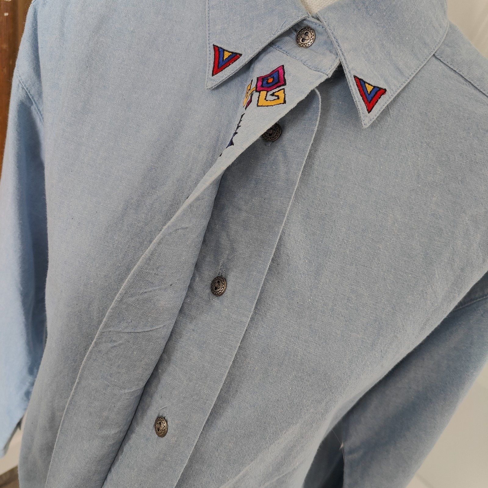 David Brooks Women’s Aztec Southwest Embroidered Denim Shirt Metal ButtonSize 14