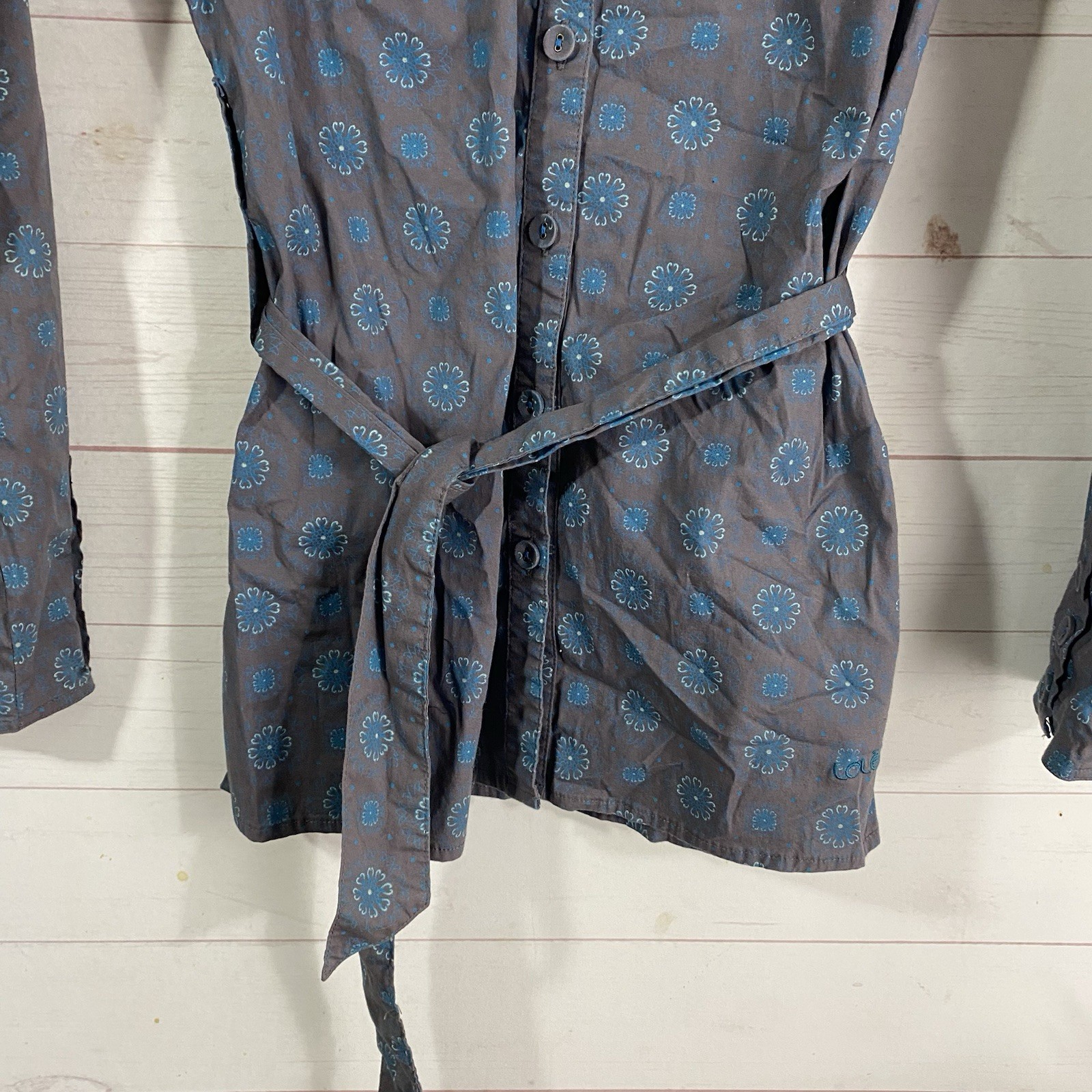 Lole Womens Belted Button Front Blouse Sz 4 Gray/Blue Floral Long Roll Tab Slv