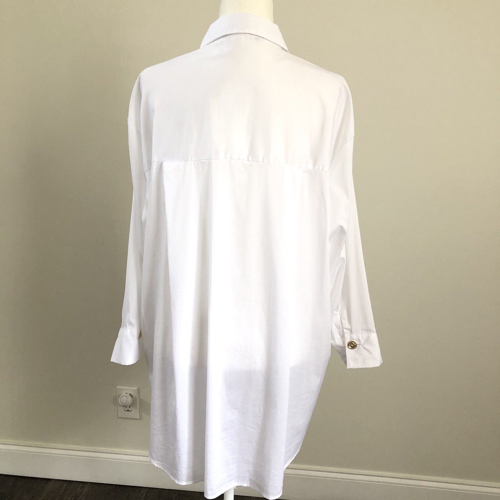 ZARA Women’s LS Oversized long White Slit Gold Tone Buttons Sz S