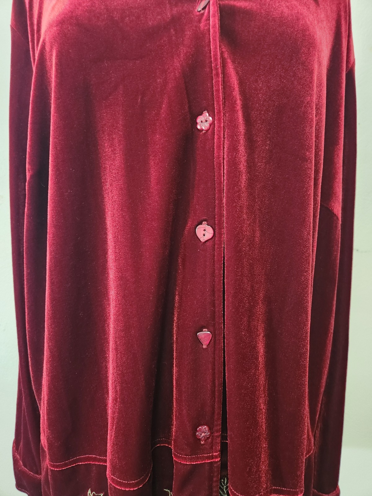 Studio Ease Burgandy Velour Top Blouse 24W Floral Embroidered Hem Button Accents